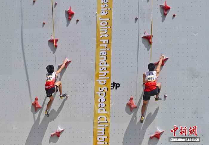 湖南黄金攀岩队与印尼国家攀岩队速度友谊赛落