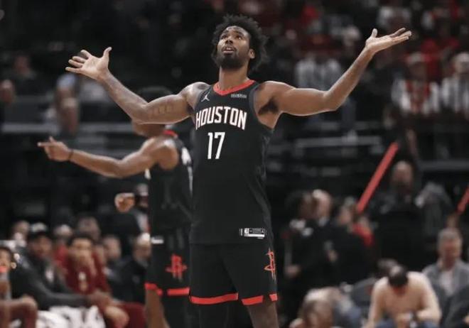 火箭大胜鹈鹕锁定前八 伊森三分爆发助球队重燃