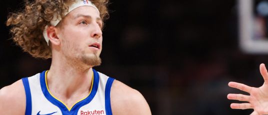 勇士七人得分上双力克国王 梅尔顿波杰姆斯基成