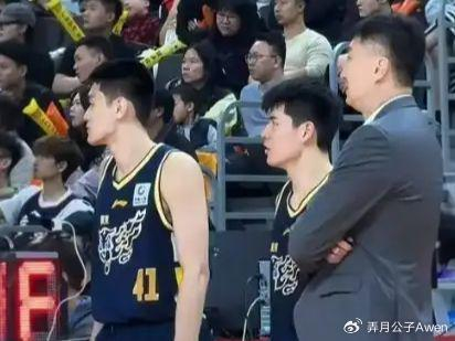 广东男篮新星王洪泽爆发 杜锋重用老将引争议