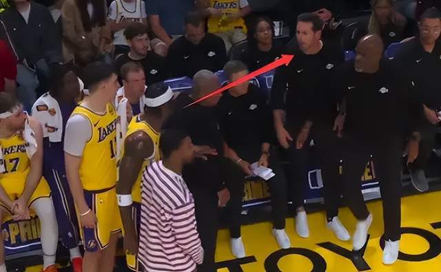 湖人惨败雷霆 雷迪克情绪失控致球队崩盘