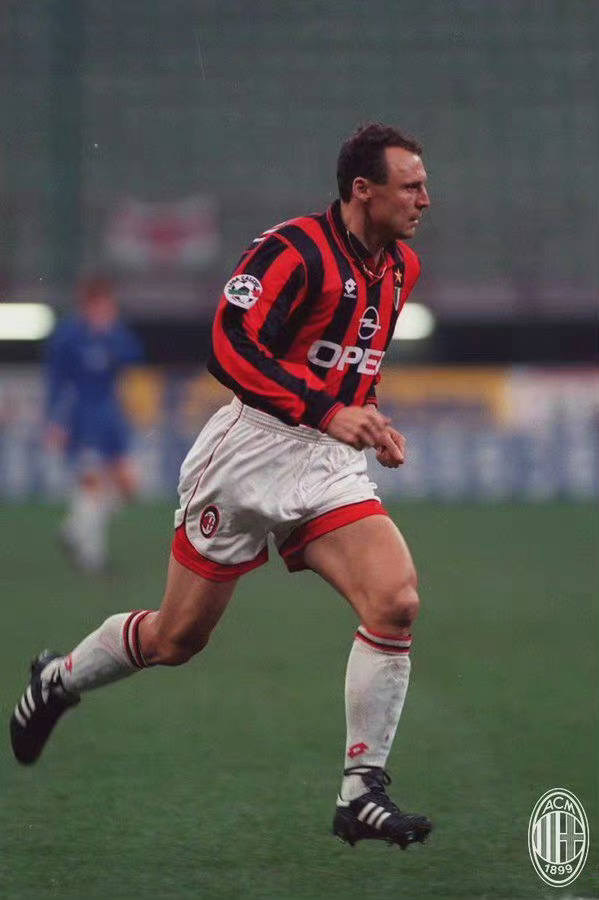 米兰俱乐部为维尔乔沃德庆生 球员感动回应俱乐