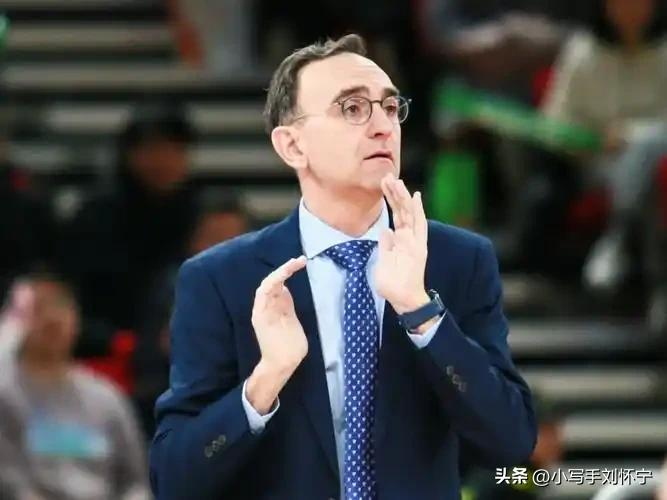 辽宁男篮季后赛生死战 杨鸣回归成冲冠关键