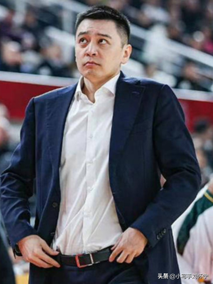 辽宁男篮季后赛生死战 杨鸣回归成冲冠关键